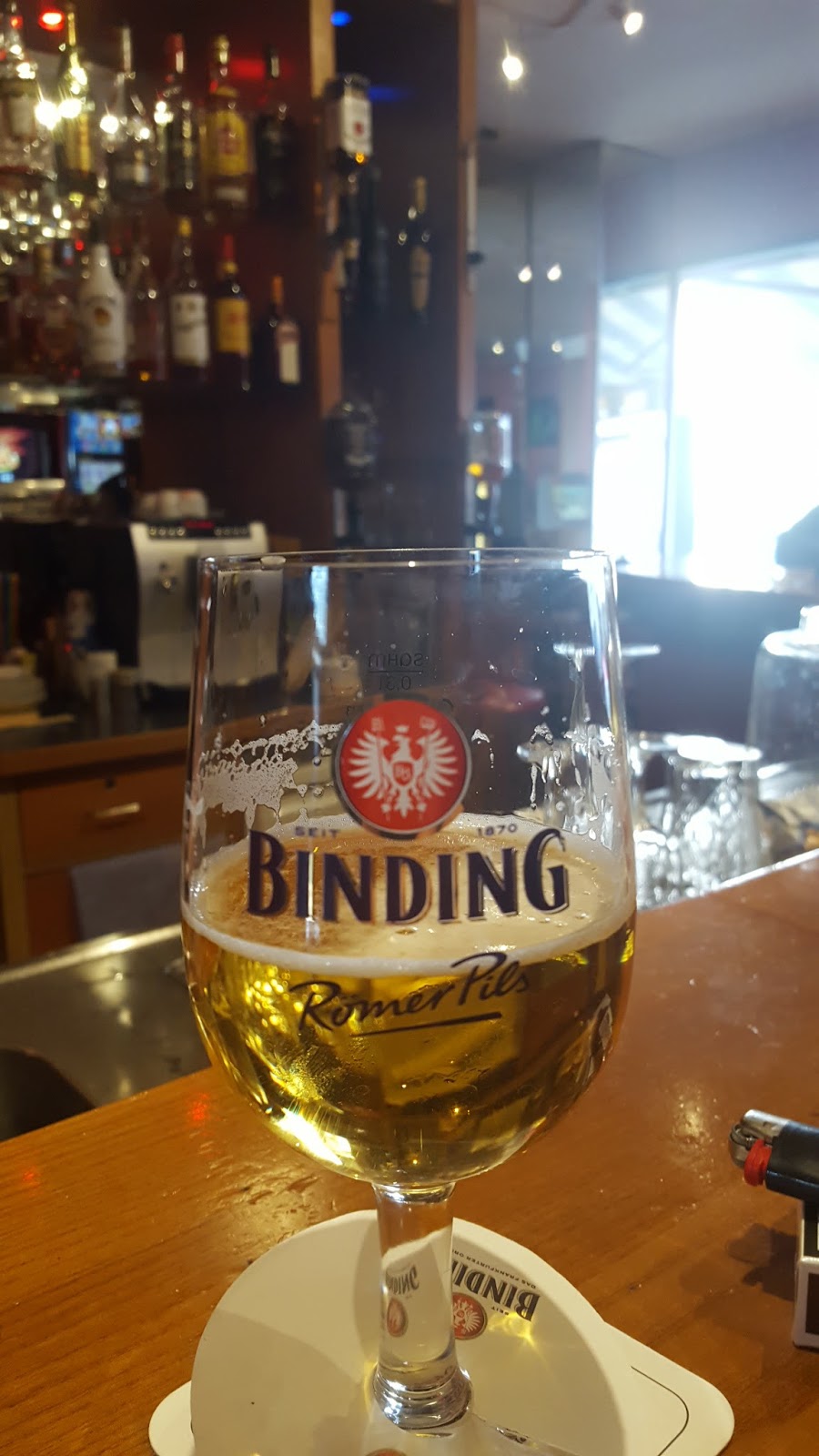 Gemuetliches Ambiente im Cafe und Bar Bereich